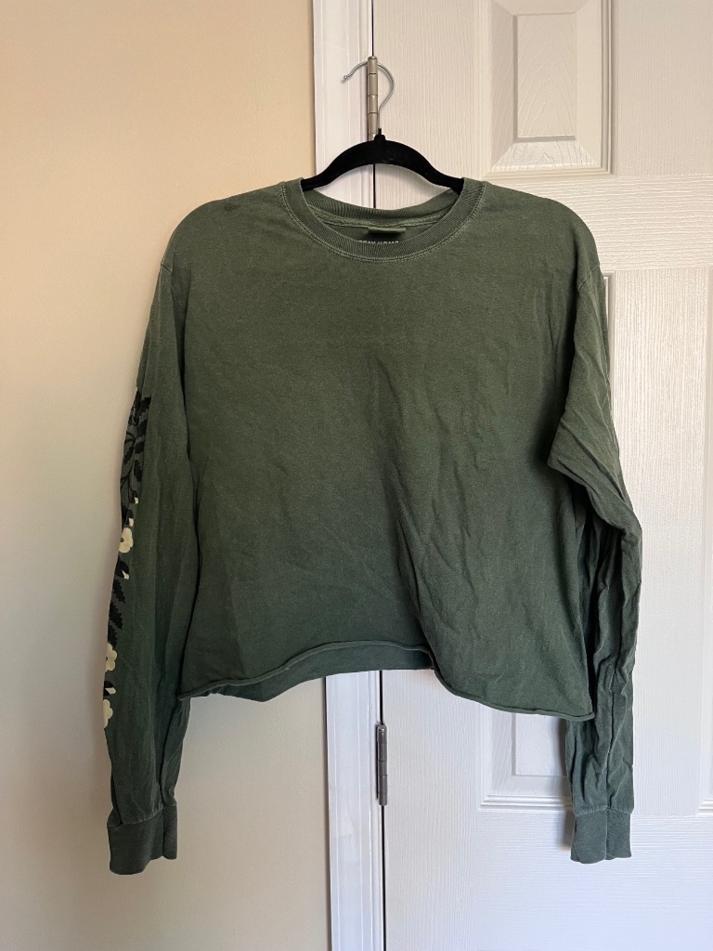Stay Home Club Garland Floral 1858 Cropped Long Sleeve Tee in Woodsy Green